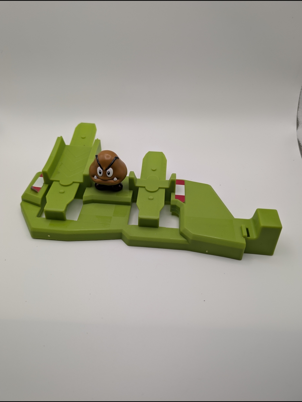 Mario Kart Hot Wheels Circuit Replacement Green Track Part Piece Goomba